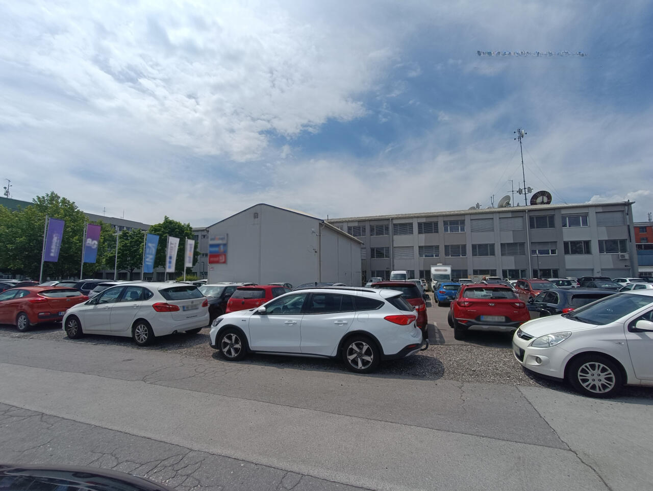Офис в Любляне, Словения, 2 163 м² - фото 1