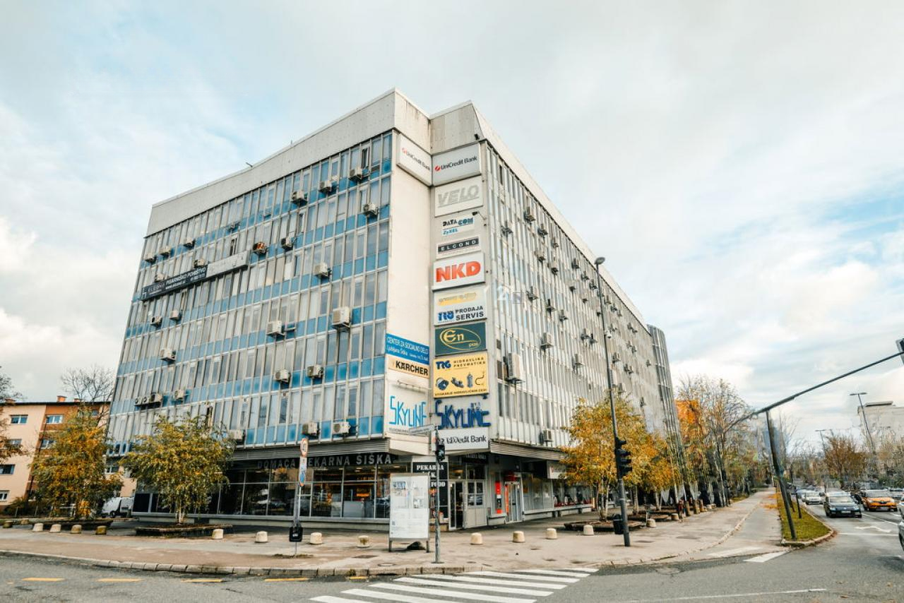 Офис в Любляне, Словения, 351 м² - фото 1