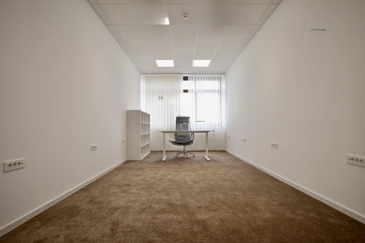 Офис в Любляне, Словения, 28 м² - фото 1