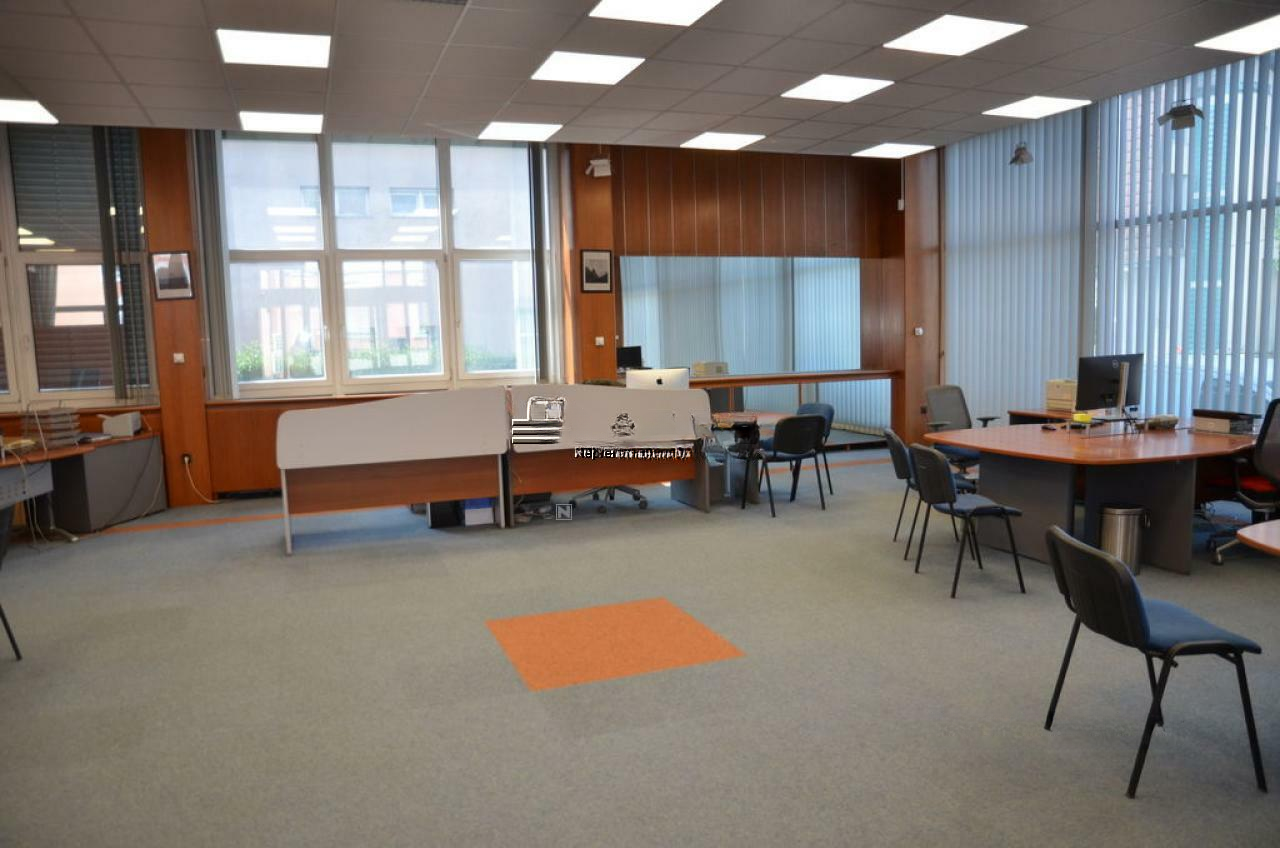 Офис в Любляне, Словения, 950 м² - фото 1