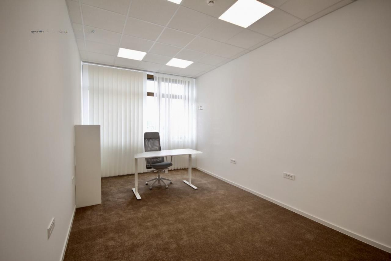 Офис в Любляне, Словения, 28 м² - фото 4