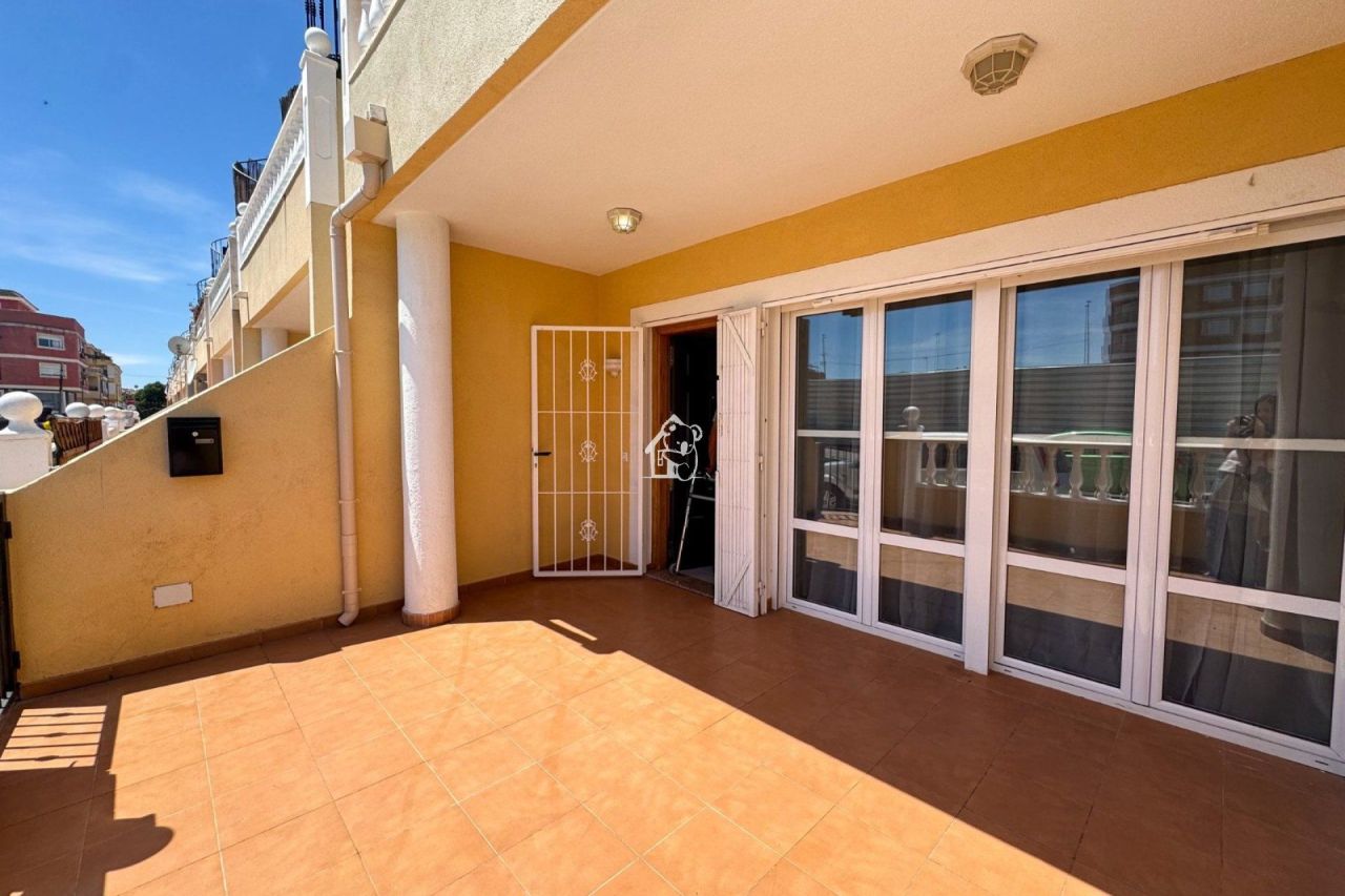 Апартаменты в Рохалесе, Испания, 70 м² - фото 1