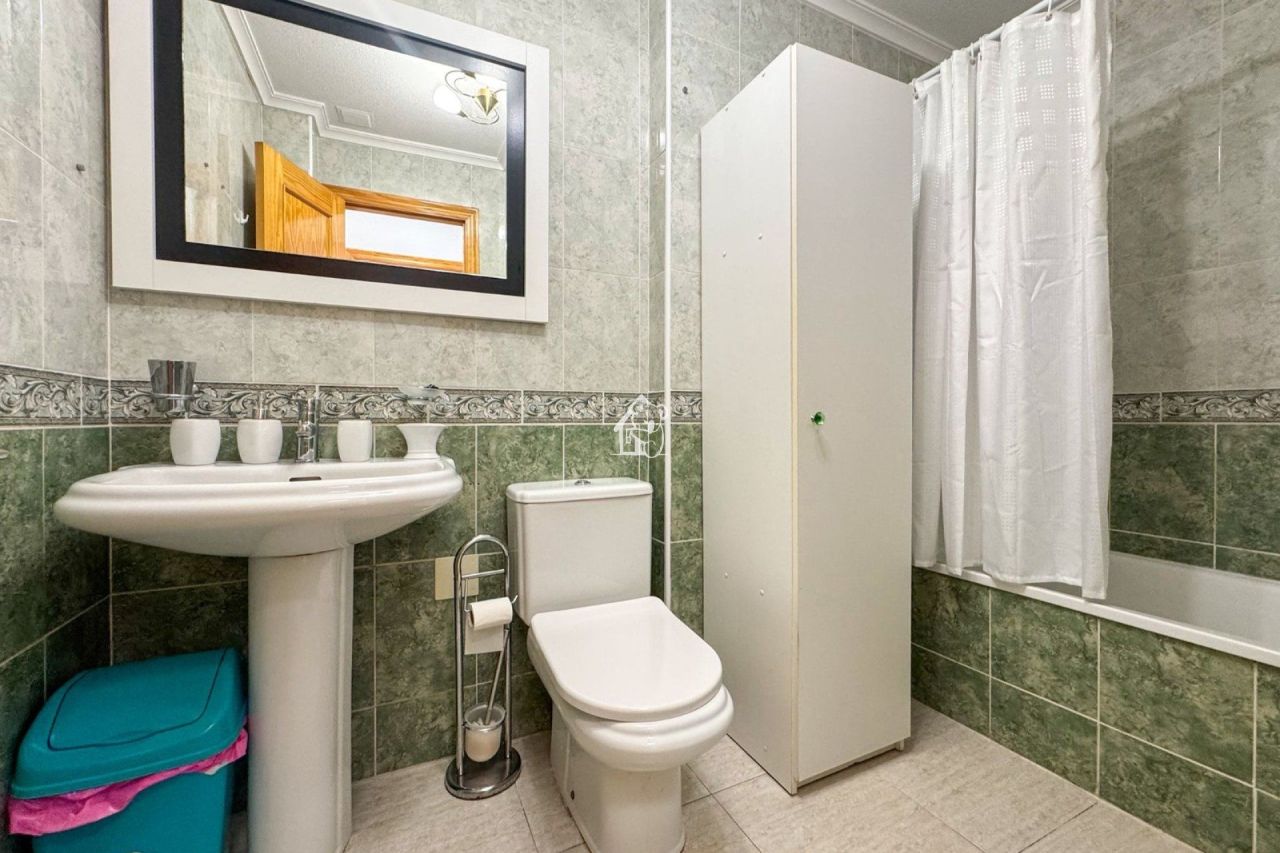 Апартаменты в Рохалесе, Испания, 70 м² - фото 10