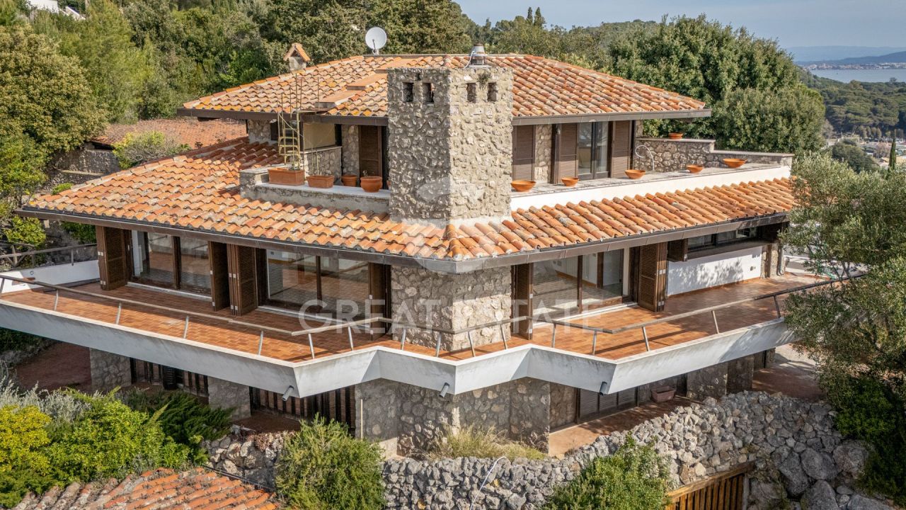 Вилла в Монте-Арджентарио, Италия, 480.05 м² - фото 2