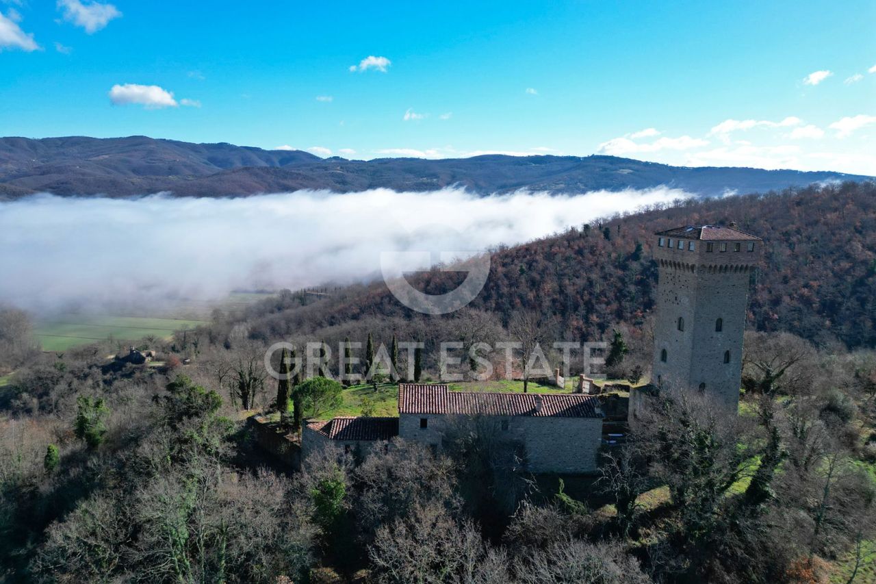 Замок в Пассиньяно-суль-Тразимено, Италия, 1 080 м² - фото 5