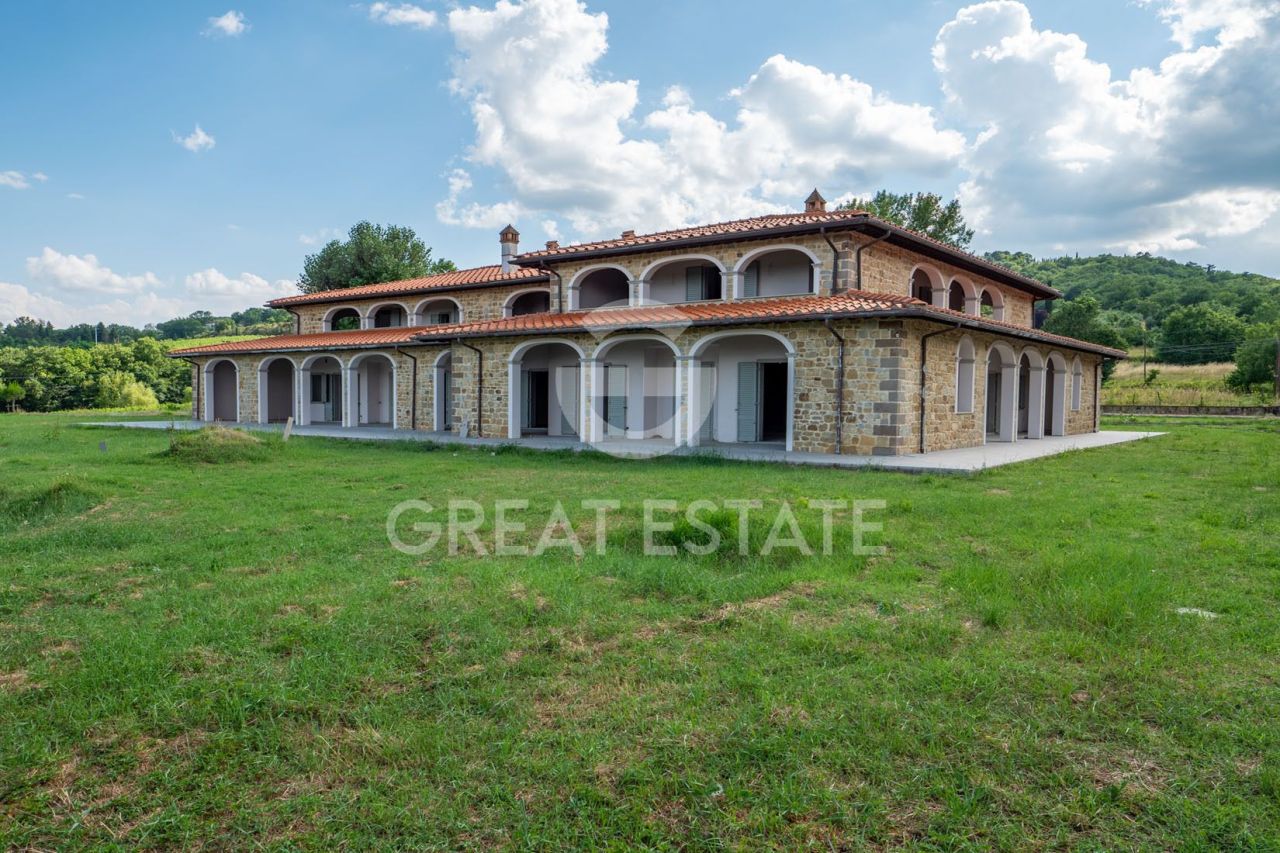 Дом в Ареццо, Италия, 925.6 м² - фото 8