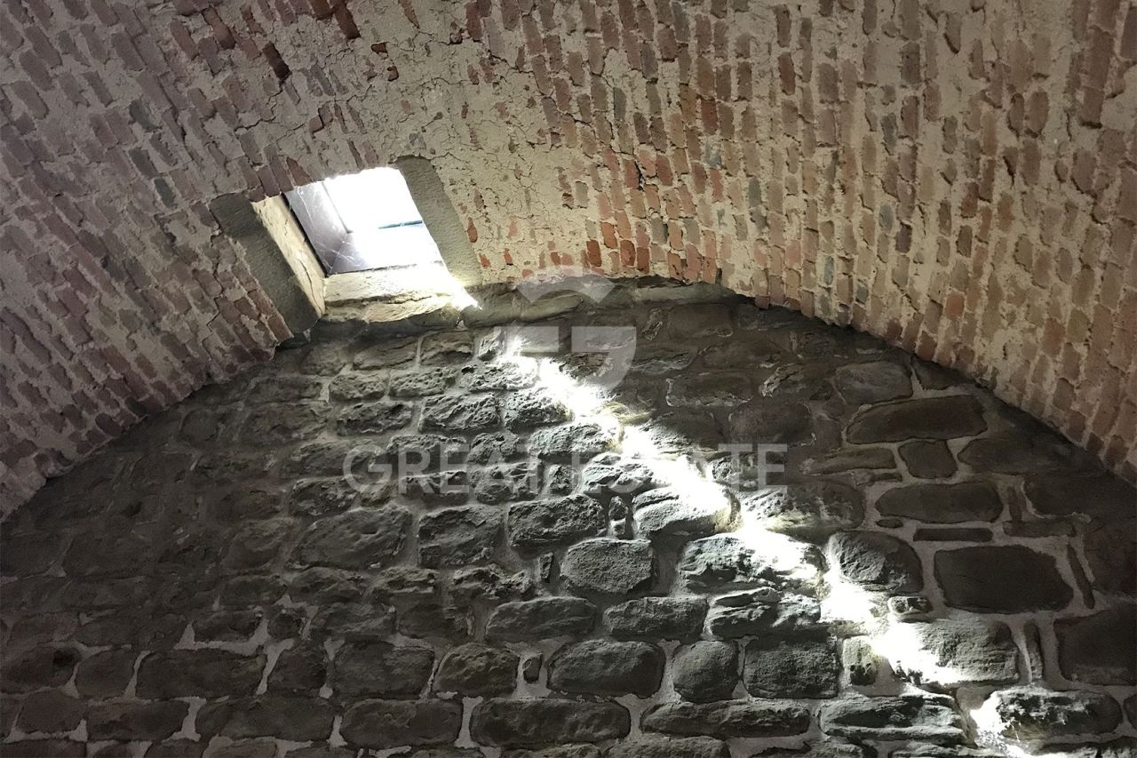 Замок в Пассиньяно-суль-Тразимено, Италия, 1 080 м² - фото 14