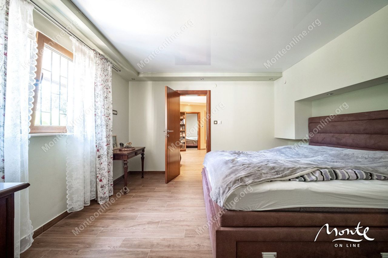Вилла в Биеле, Черногория, 250 м² - фото 19
