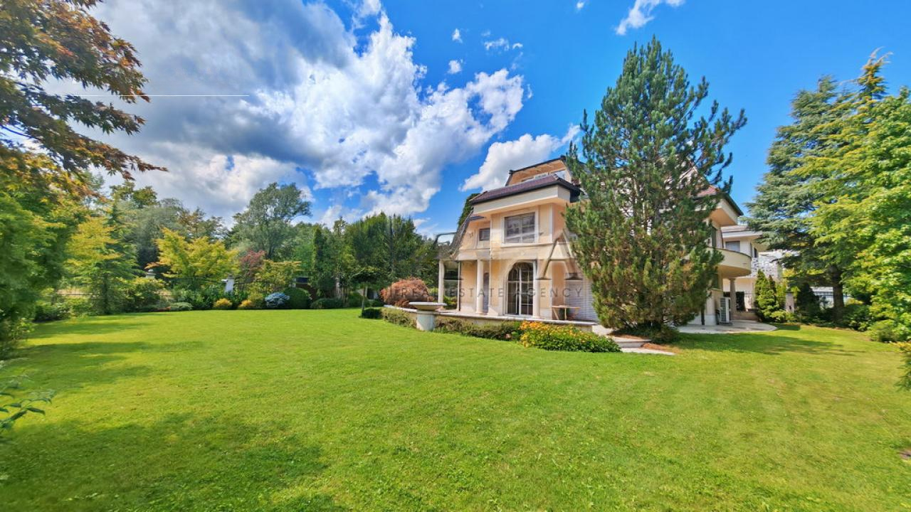 Дом в Любляне, Словения, 460 м² - фото 1