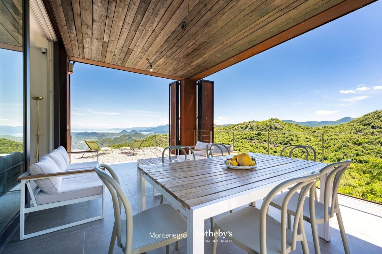 Вилла в Цетине, Черногория, 250 м² - фото 1