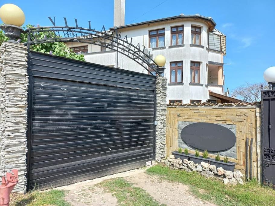 Отель, гостиница в Варне, Болгария, 650 м² - фото 1