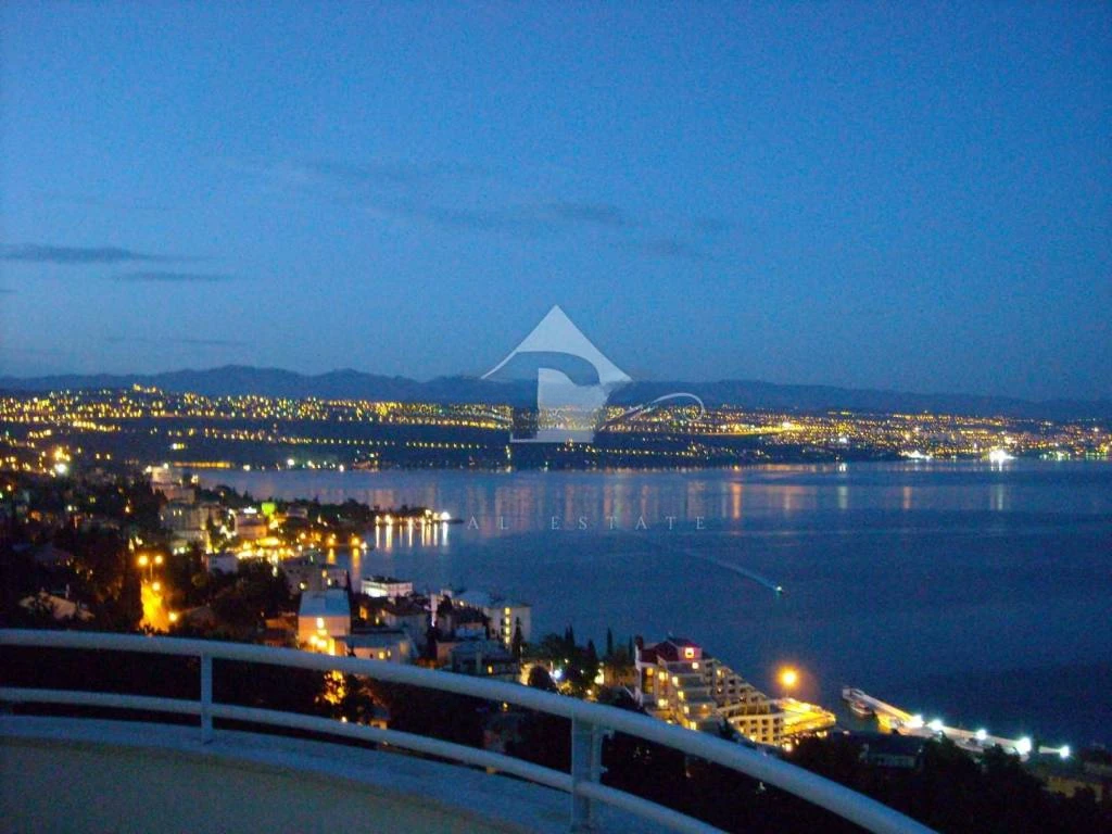 Квартира в Опатии, Хорватия, 281 м² - фото 1