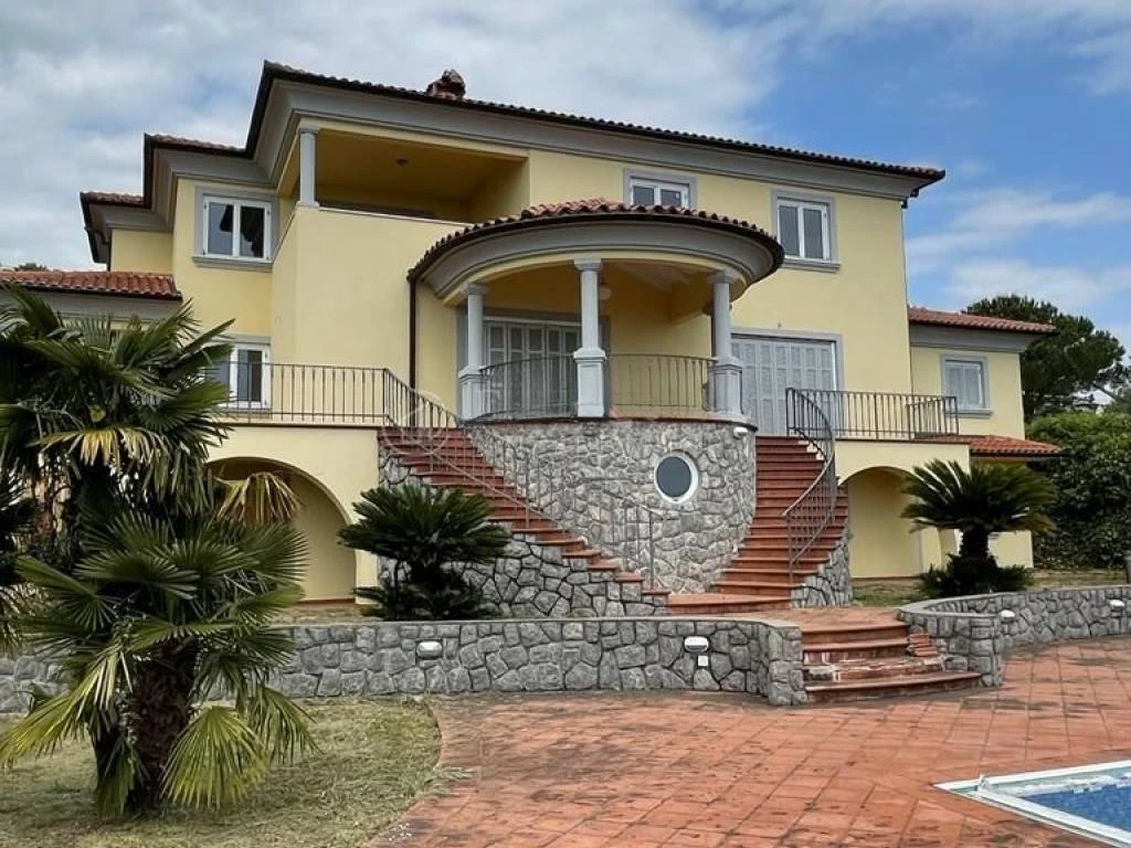 Дом в Опатии, Хорватия, 536 м² - фото 1