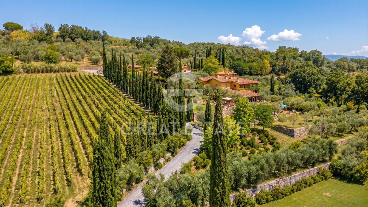 Дом Poggio a Caiano, Италия, 921.3 м² - фото 2