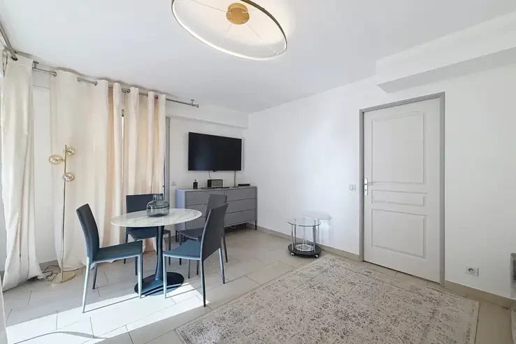 Квартира в Каннах, Франция, 40 м² - фото 1