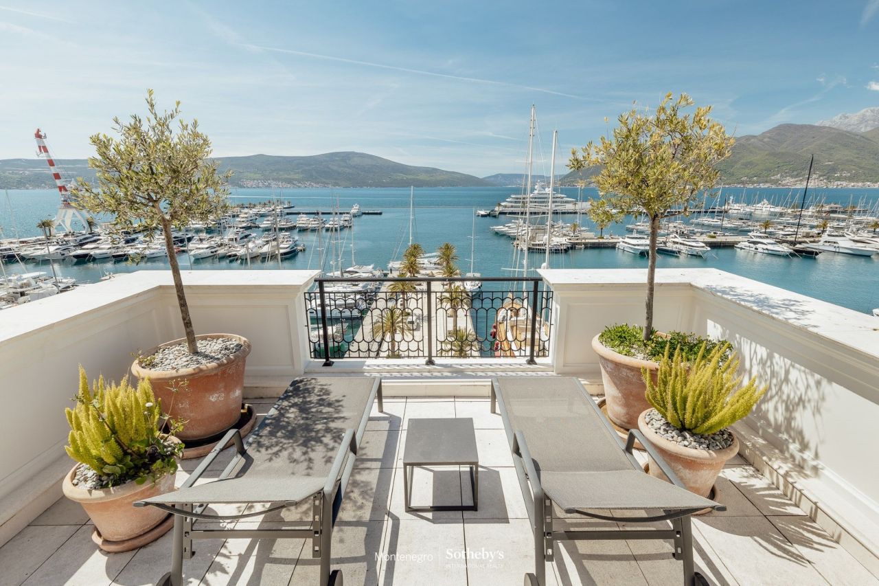 Апартаменты в Тивате, Черногория, 620 м² - фото 1