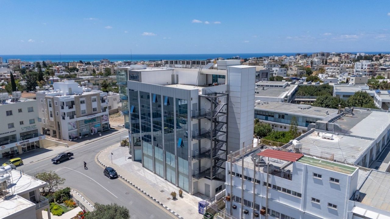 Коммерческая недвижимость в Пафосе, Кипр, 3 771 м² - фото 2