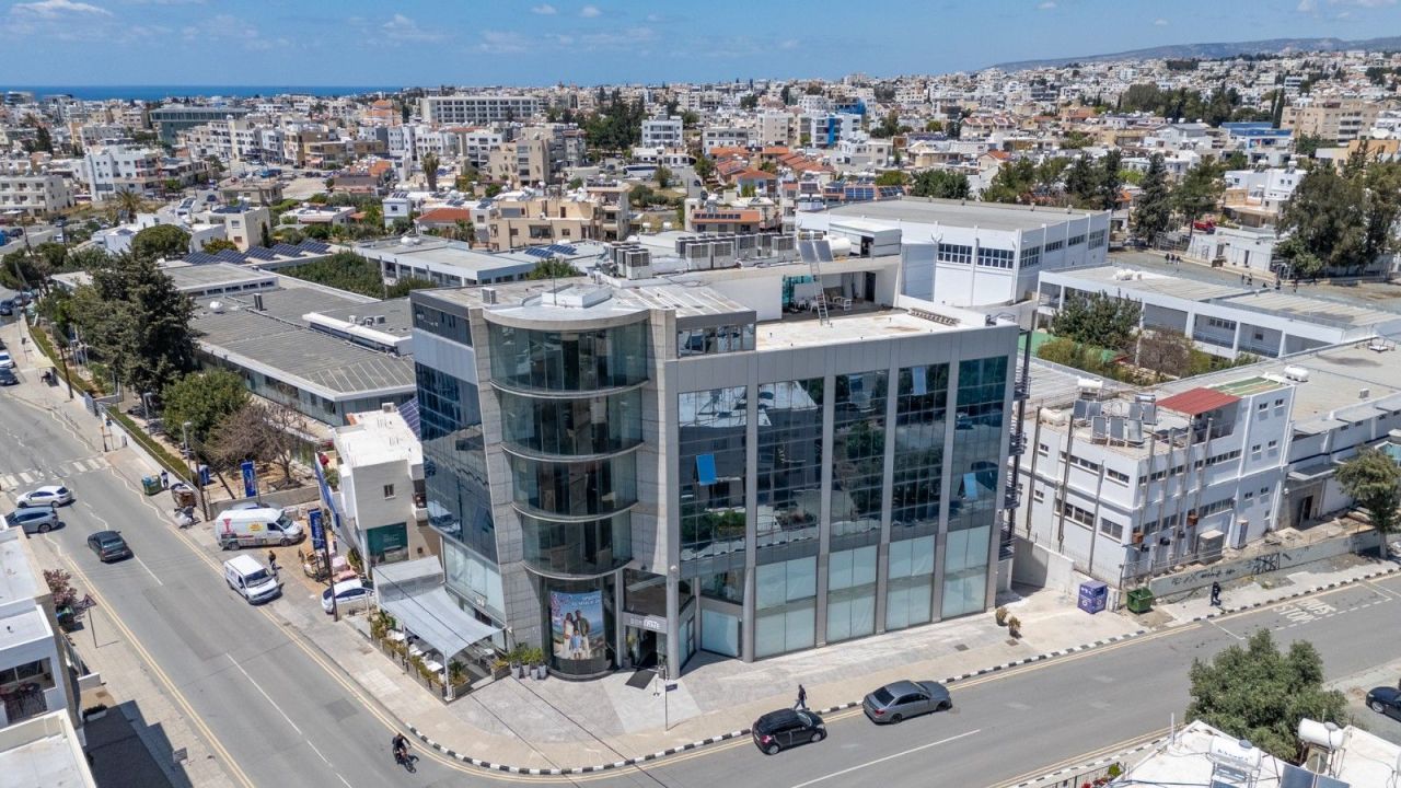 Коммерческая недвижимость в Пафосе, Кипр, 3 771 м² - фото 4