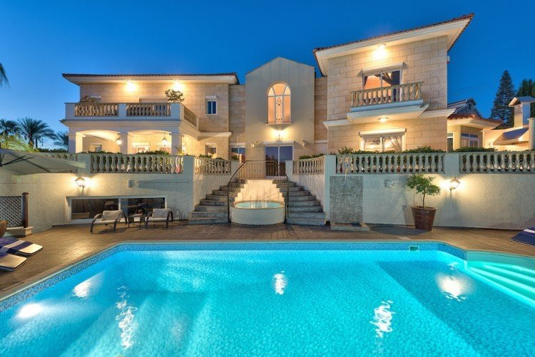 Дом в Агиос Тихоне, Кипр, 320 м² - фото 1