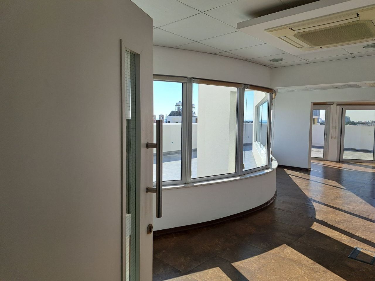 Офис Katholiki, Кипр, 792 м² - фото 1