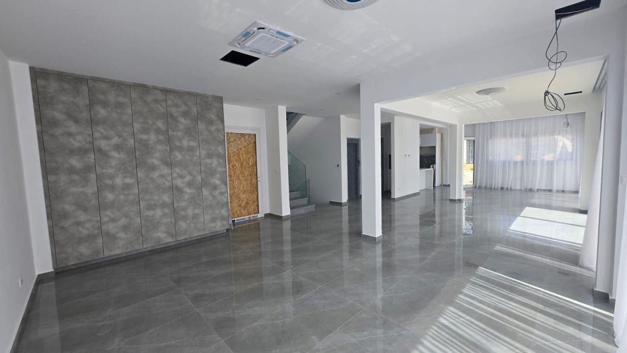 Дом в Агиос Тихоне, Кипр, 500 м² - фото 1