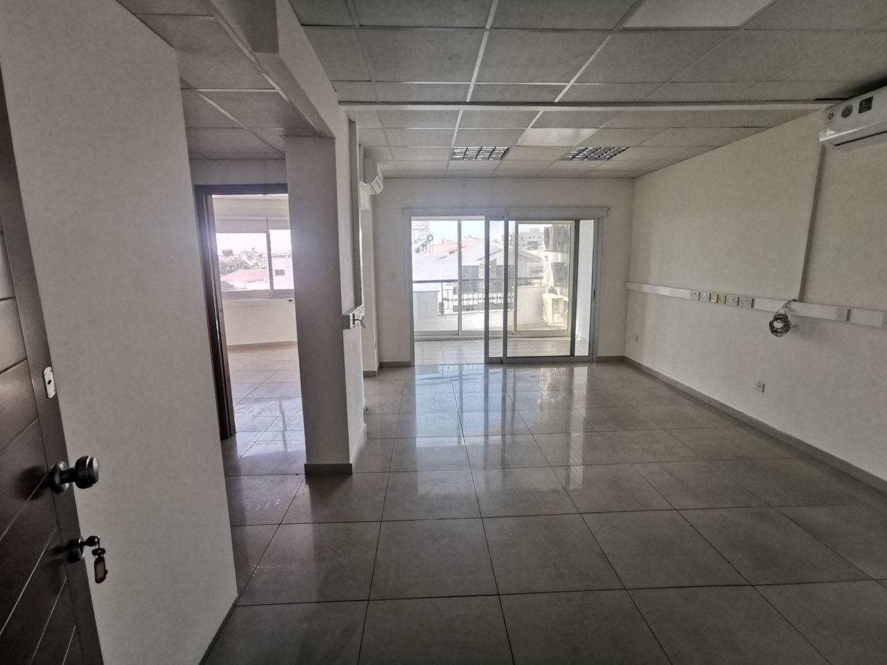 Офис в Меса-Йитонии, Кипр, 95 м² - фото 1