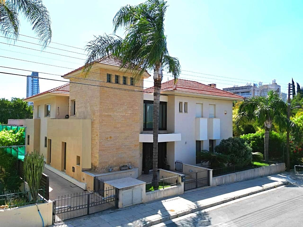 Дом Potamos Germasogeias, Кипр, 420 м² - фото 1