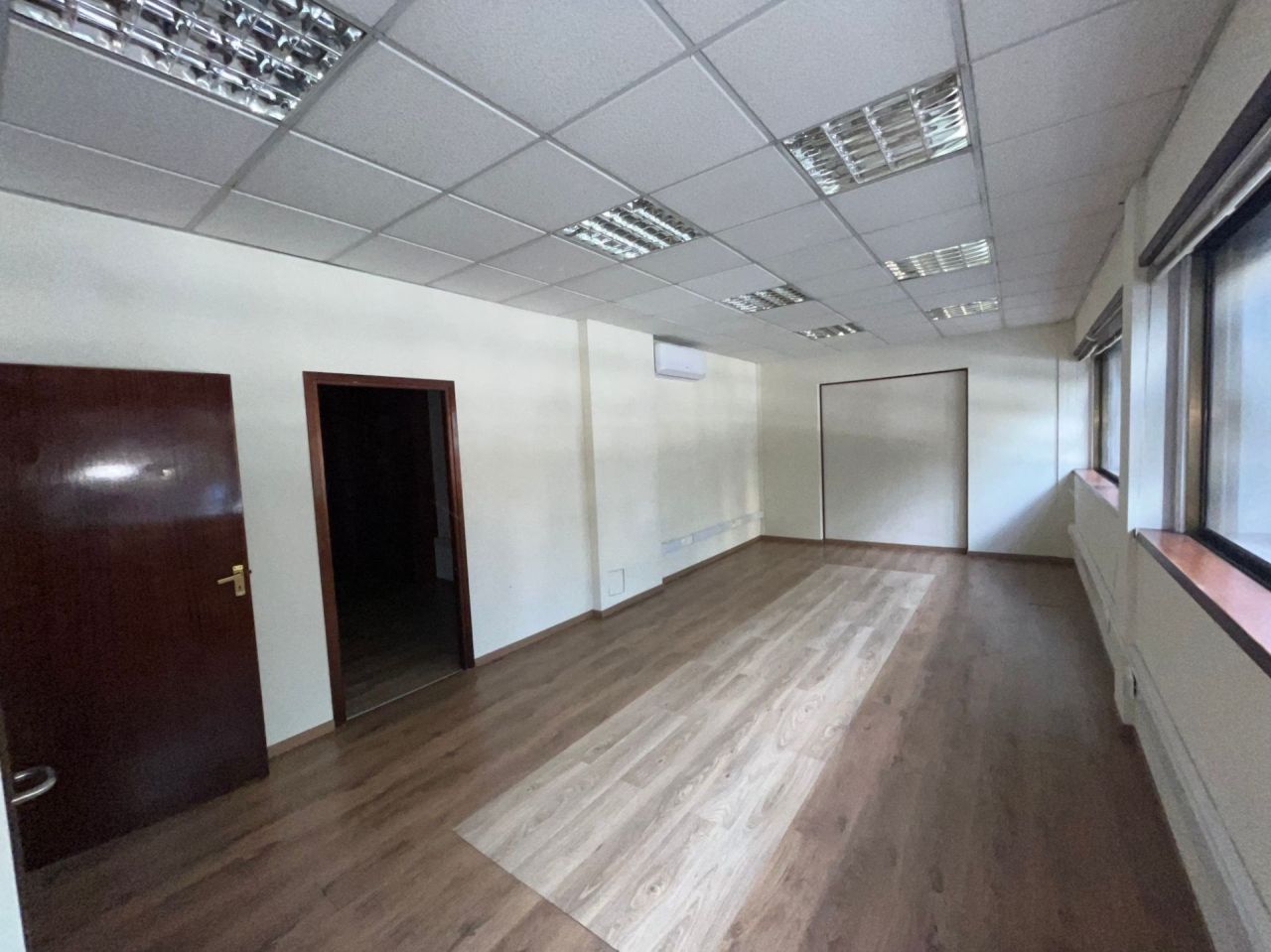 Офис Agios Nicolaos, Кипр, 140 м² - фото 1