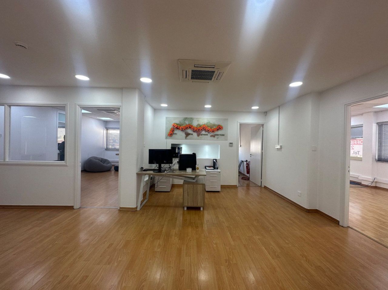 Офис Agios Nicolaos, Кипр, 230 м² - фото 1