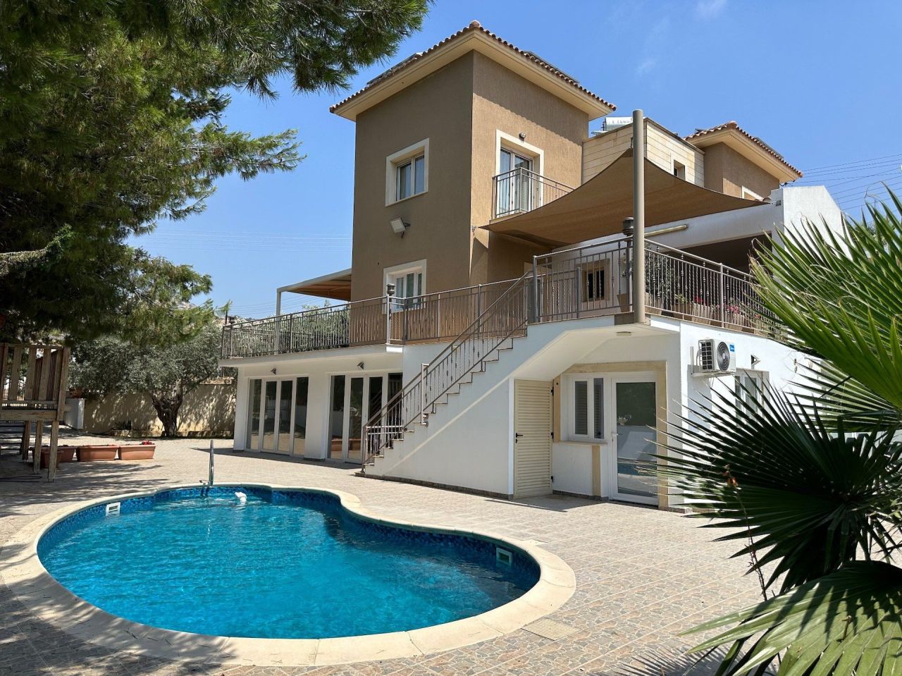 Дом в Агиос Тихоне, Кипр, 500 м² - фото 1