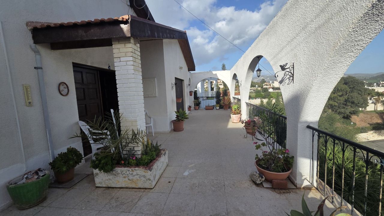 Дом в Мони, Кипр, 250 м² - фото 1