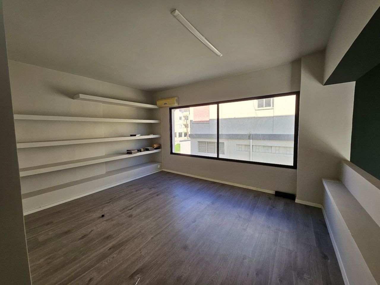 Офис в Лимасоле, Кипр, 32 м² - фото 1
