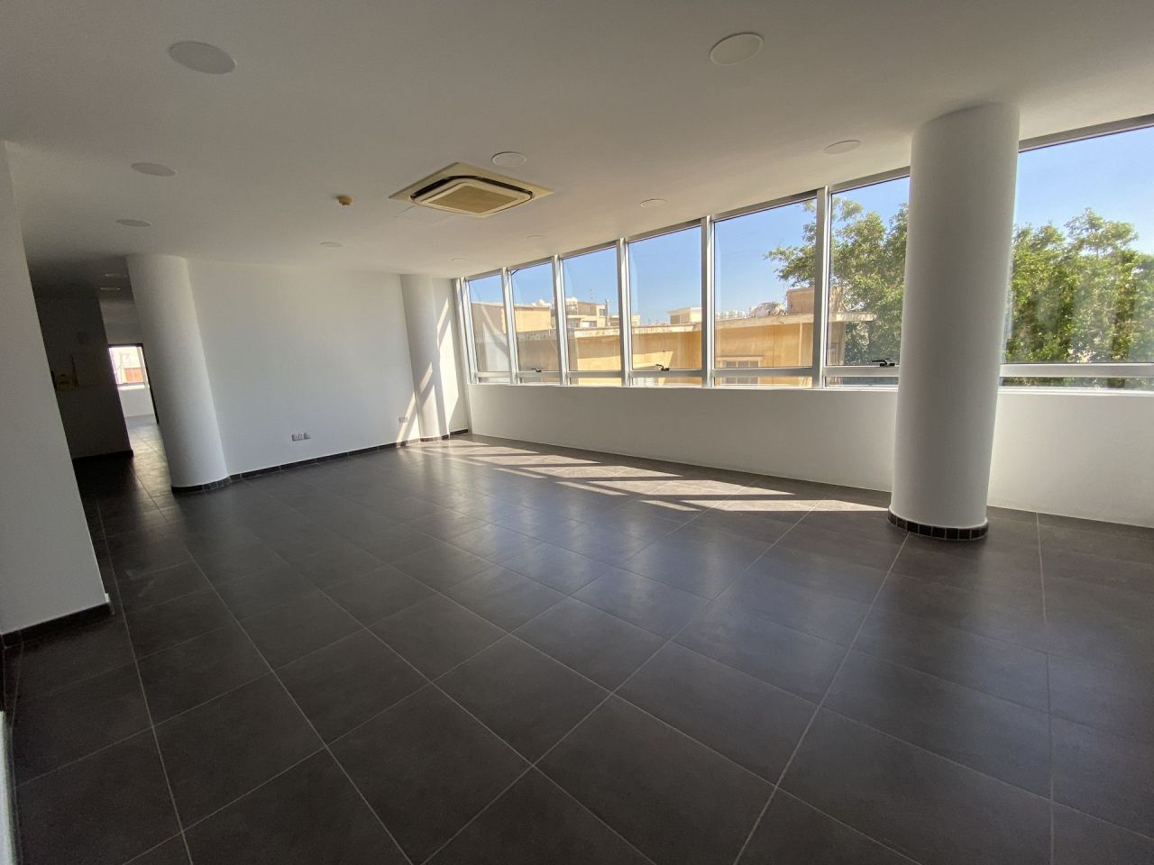 Офис в Пафосе, Кипр, 191 м² - фото 1