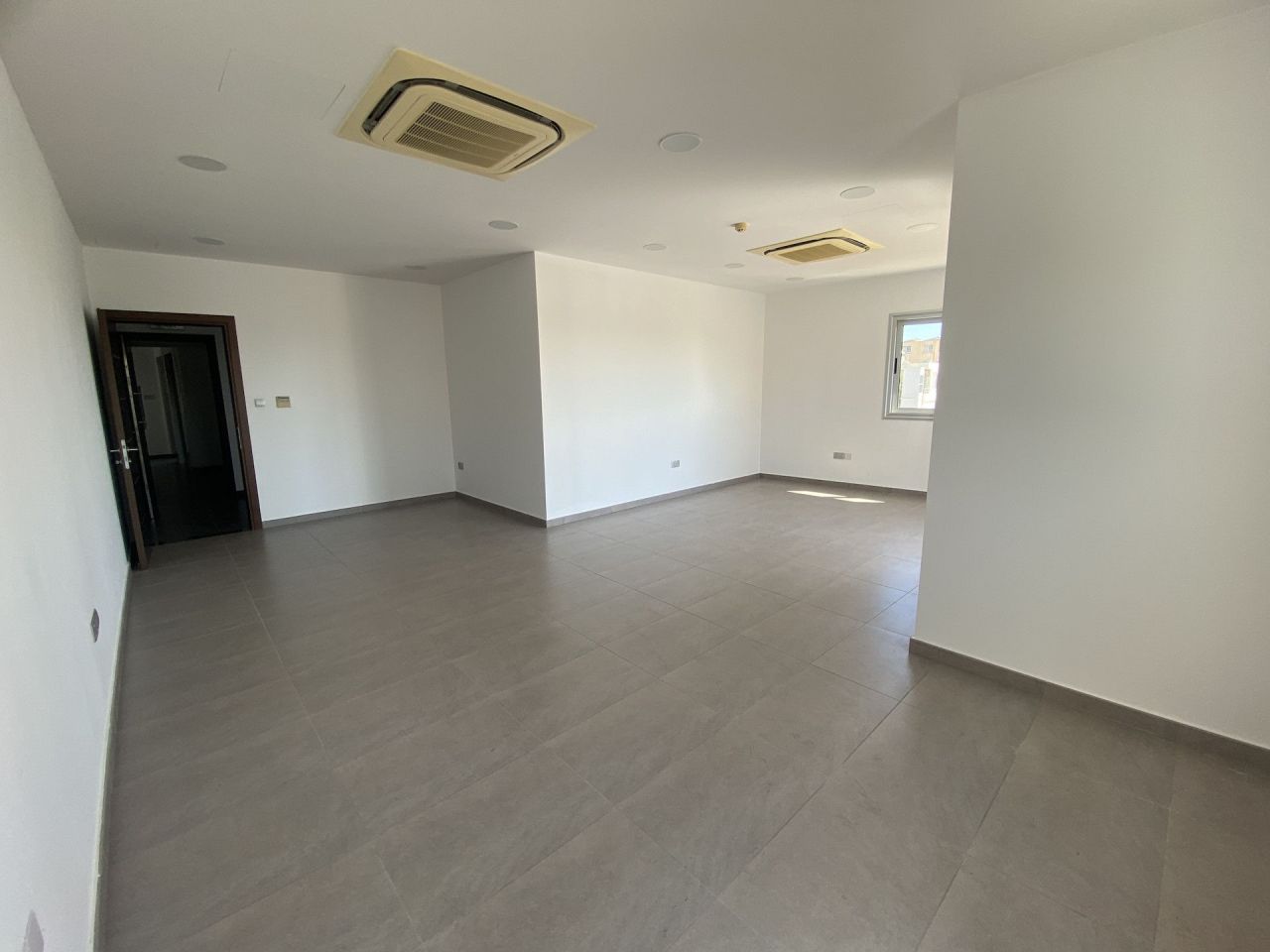Офис в Пафосе, Кипр, 277 м² - фото 1