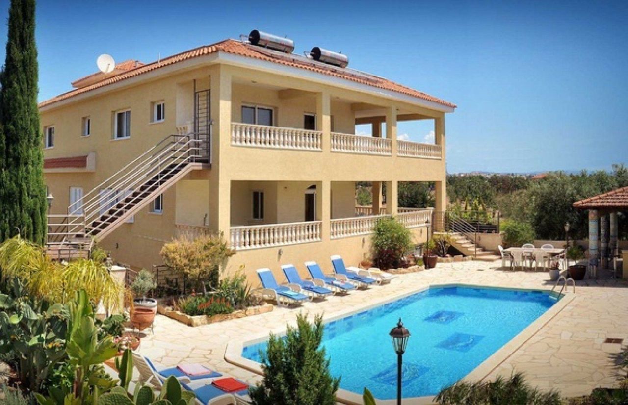 Дом в Колосси, Кипр, 940 м² - фото 1
