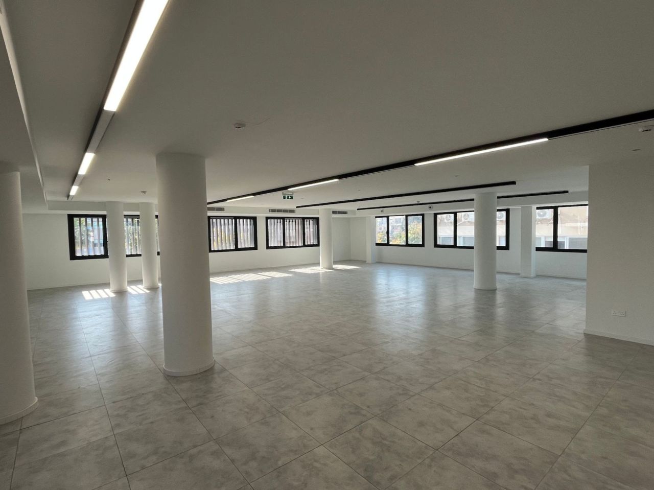 Офис Agios Nicolaos, Кипр, 825 м² - фото 1