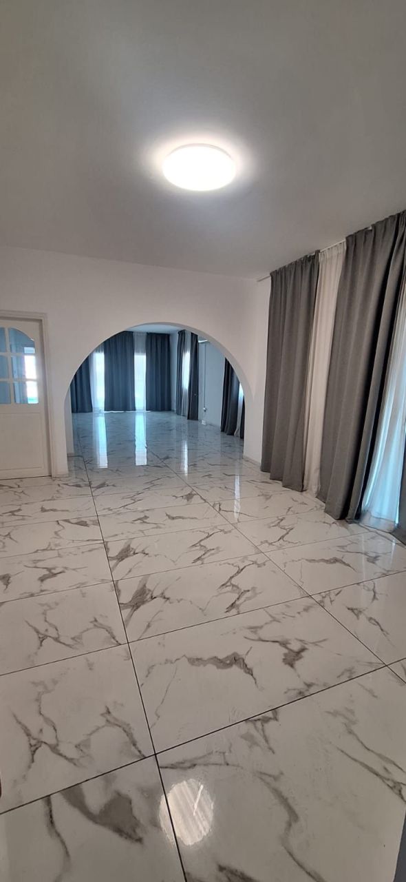 Офис в Пафосе, Кипр, 220 м² - фото 1