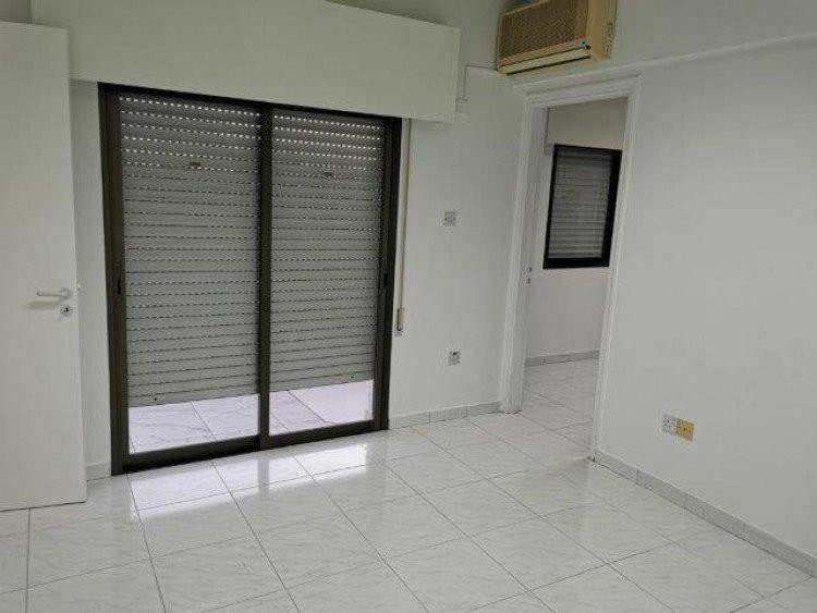 Офис Agia Zoni, Кипр, 90 м² - фото 1