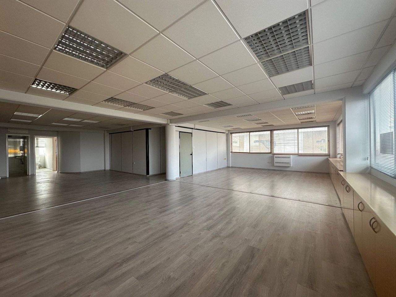 Офис Agios Nicolaos, Кипр, 200 м² - фото 1