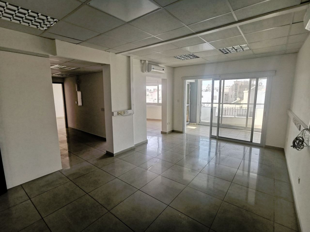 Офис в Меса-Йитонии, Кипр, 95 м² - фото 1
