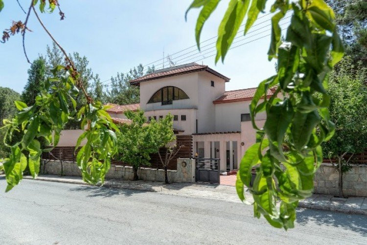 Дом в Мониатисе, Кипр, 900 м² - фото 1