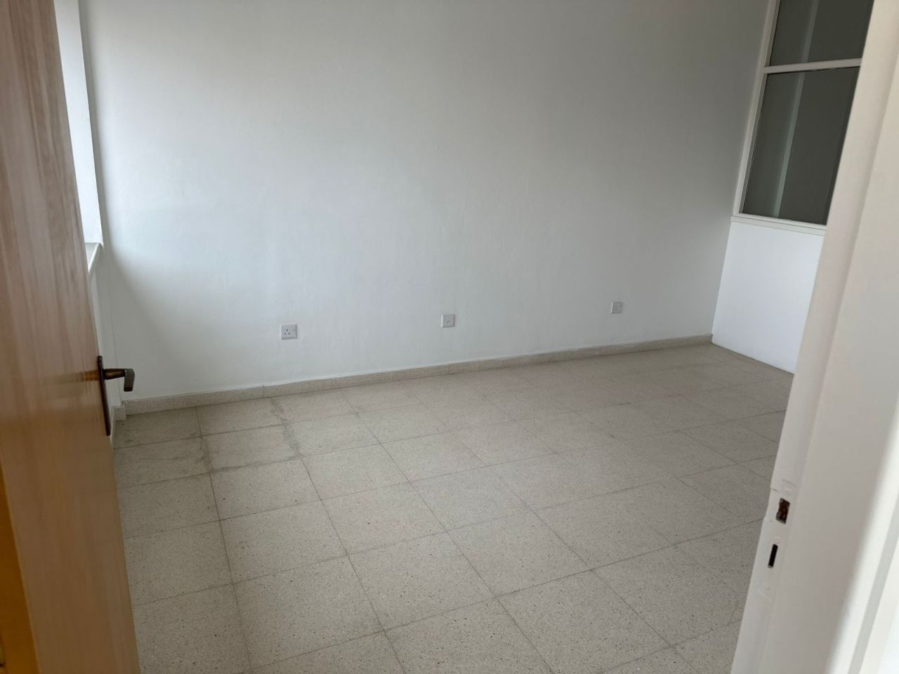 Офис в Пафосе, Кипр, 95 м² - фото 1