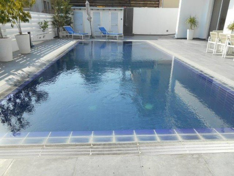 Дом в Айос-Атанасиосе, Кипр, 450 м² - фото 1
