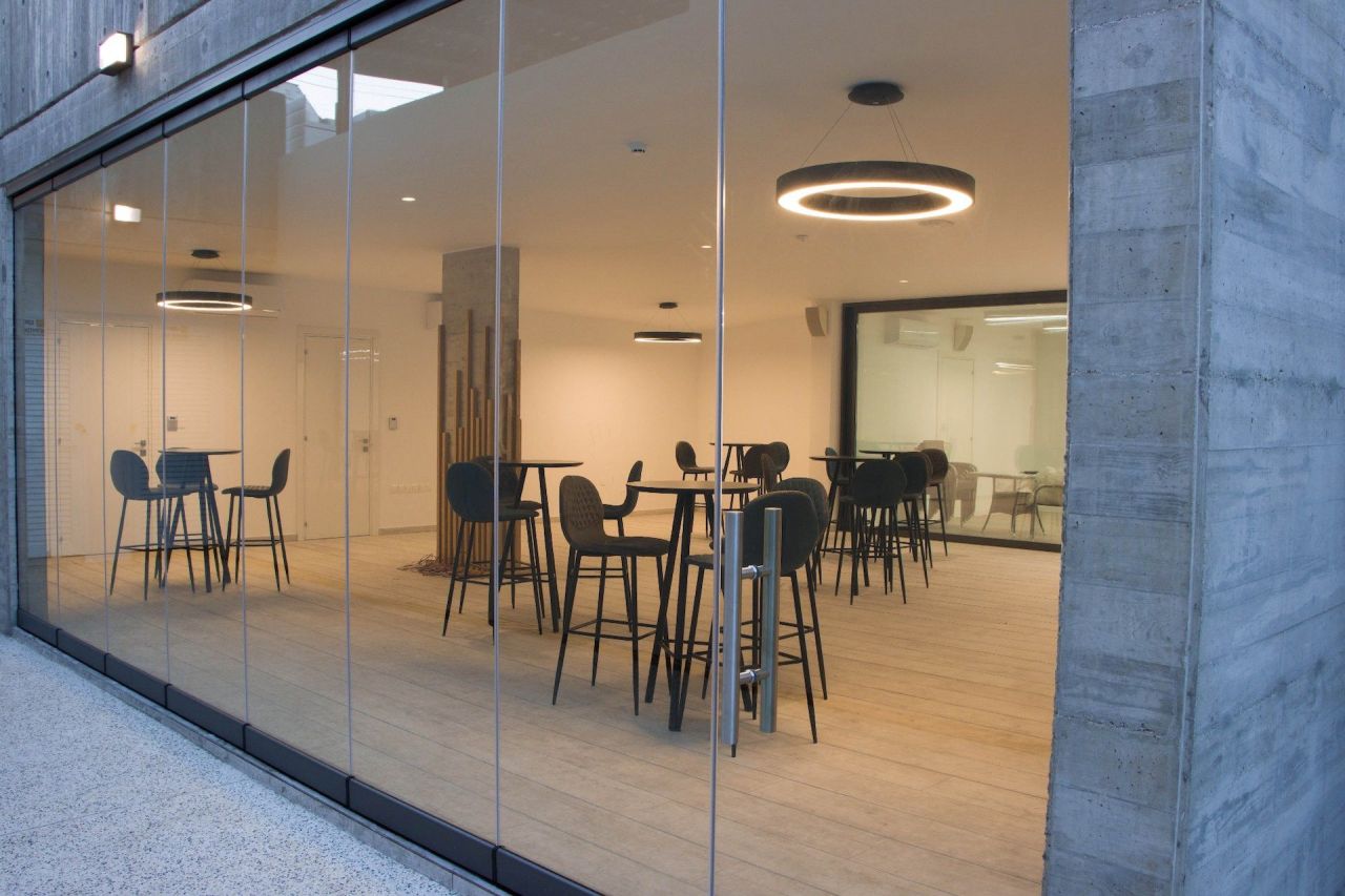 Отель, гостиница Zakaki, Кипр, 1 289.66 м² - фото 1