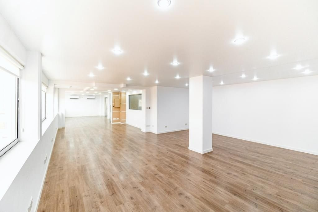 Офис Agia Zoni, Кипр, 200 м² - фото 1