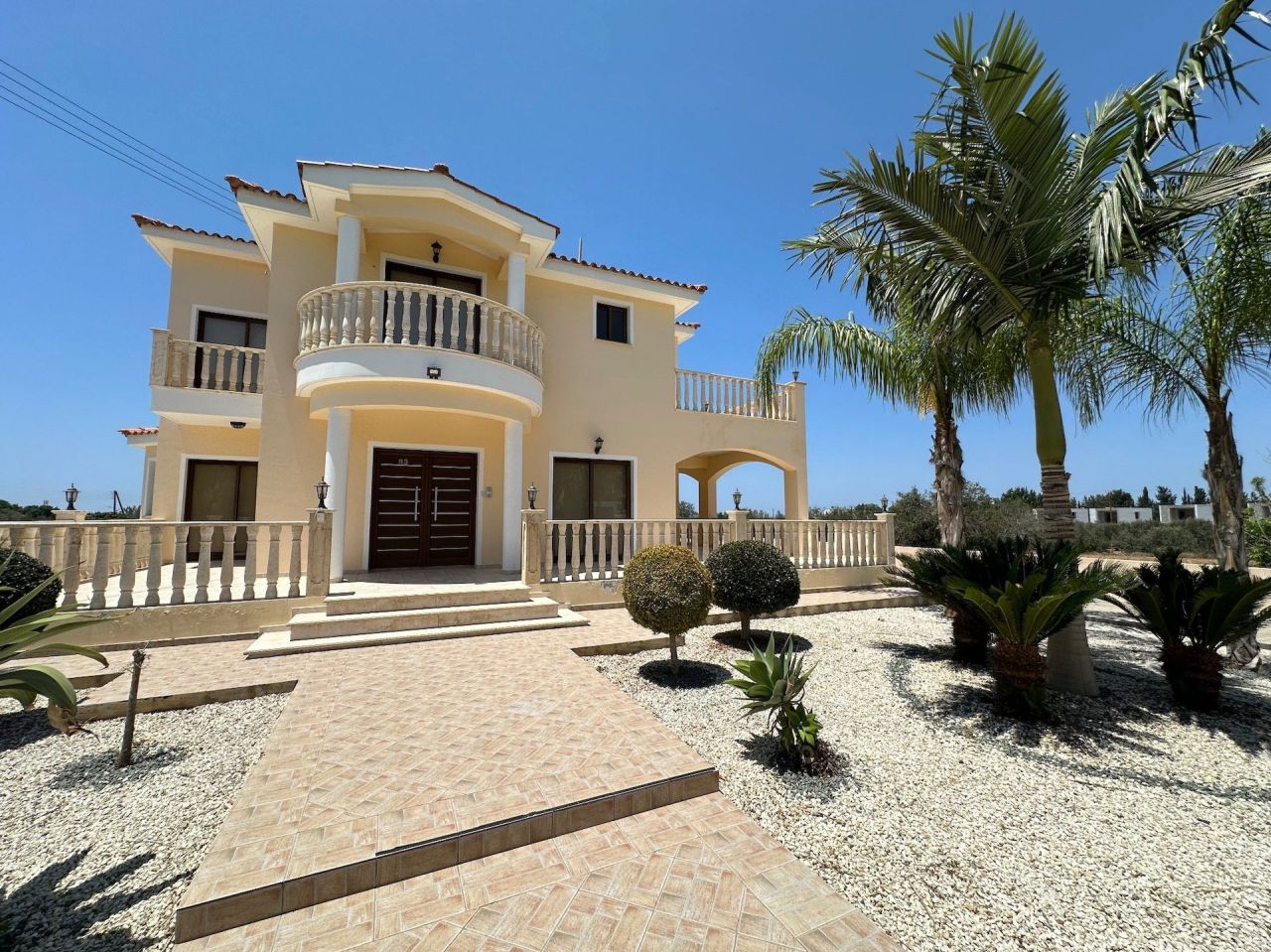 Дом в Хлораке, Кипр, 238 м² - фото 1