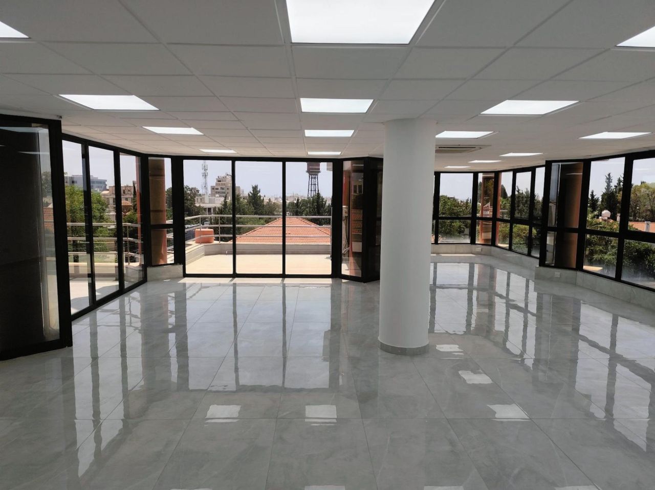 Офис Katholiki, Кипр, 93 м² - фото 1