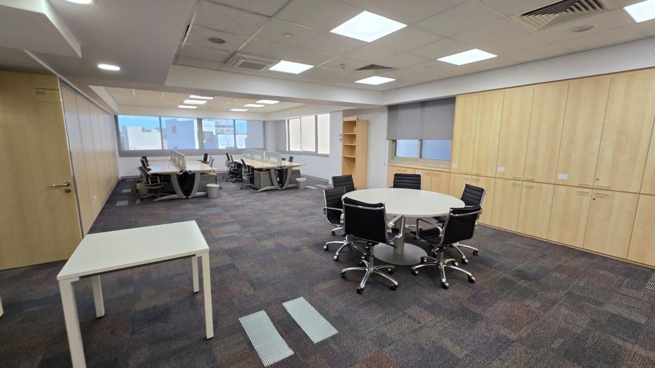 Офис в Айия-Триасе, Кипр, 160 м² - фото 1