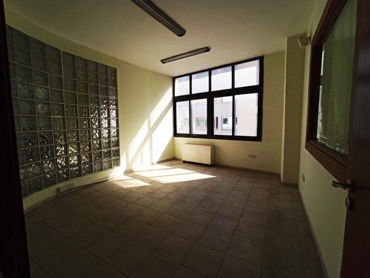 Офис в Пафосе, Кипр, 260 м² - фото 1