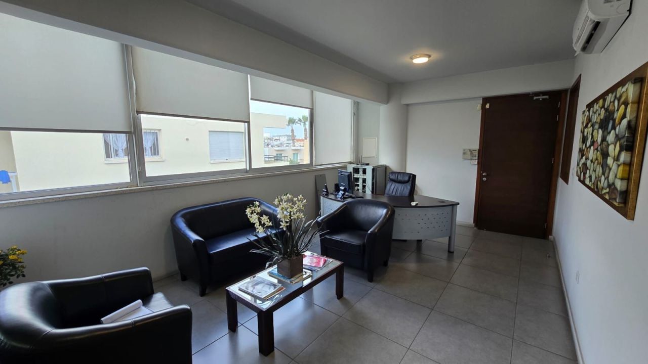 Офис Tsiflikoudia, Кипр, 500 м² - фото 1